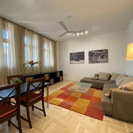 Downtown Gozsdu Vibe Apartments บูดาเปสต์ ภายนอก รูปภาพ
