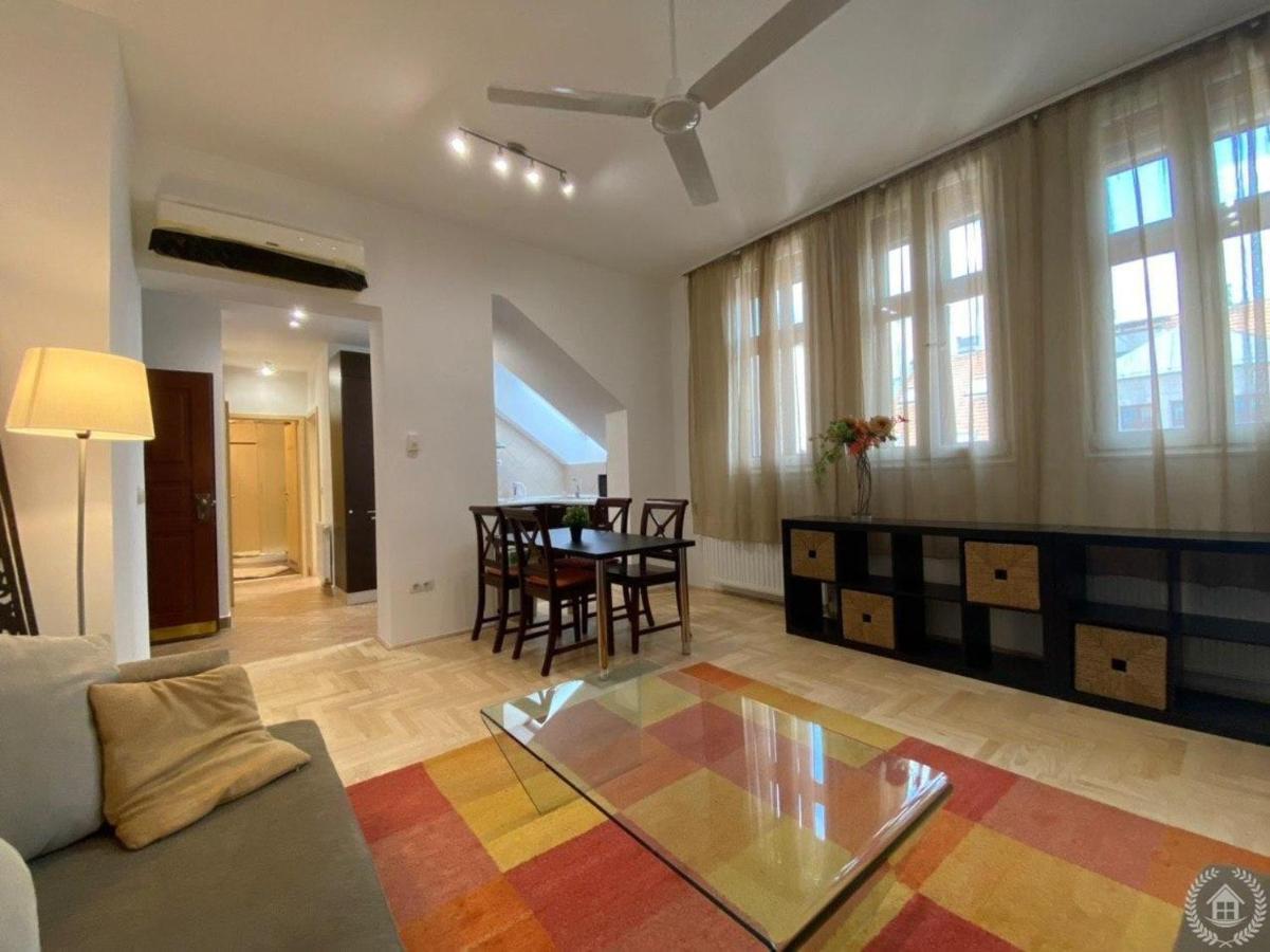 Downtown Gozsdu Vibe Apartments บูดาเปสต์ ภายนอก รูปภาพ